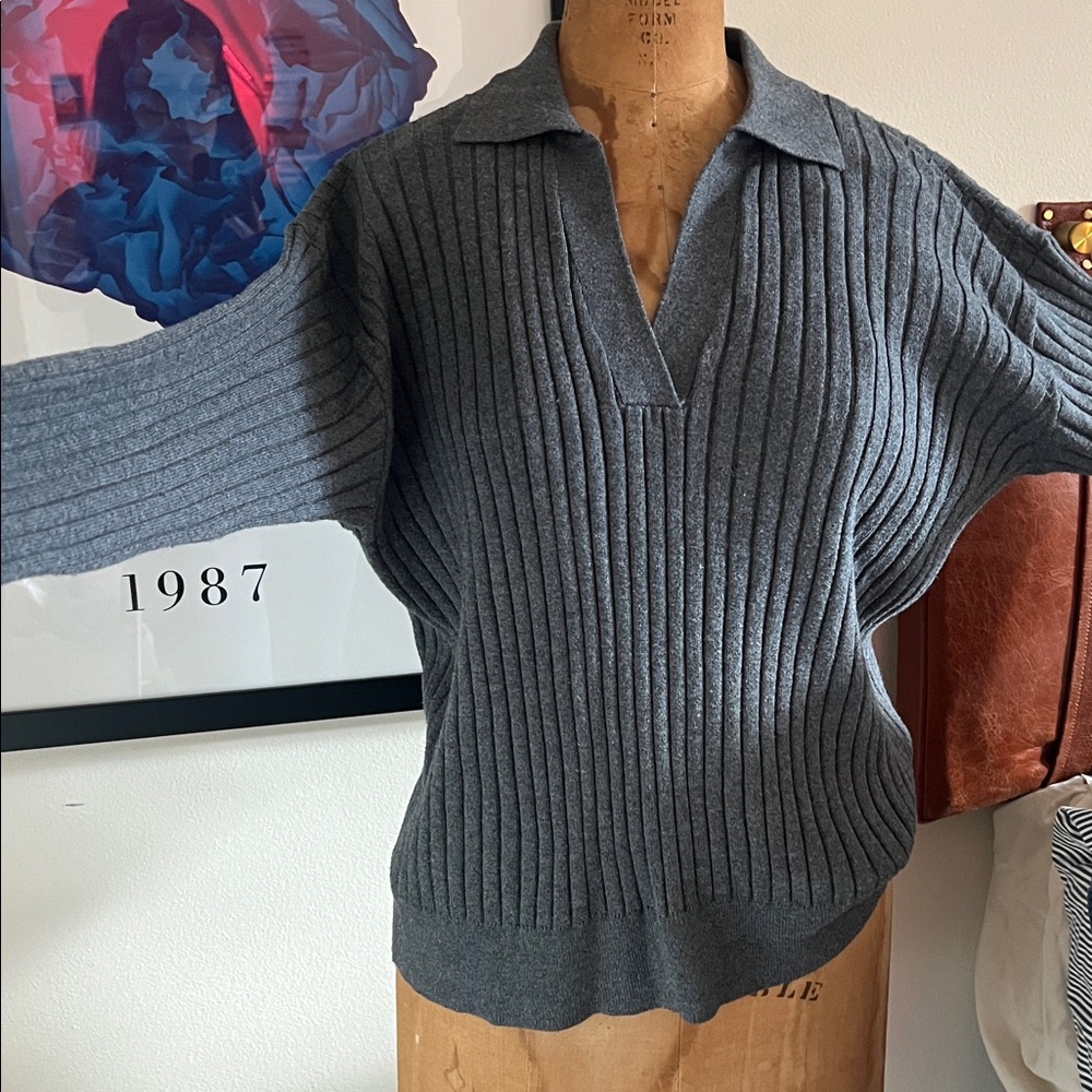 Skin Charcoal Knit Sweater - M